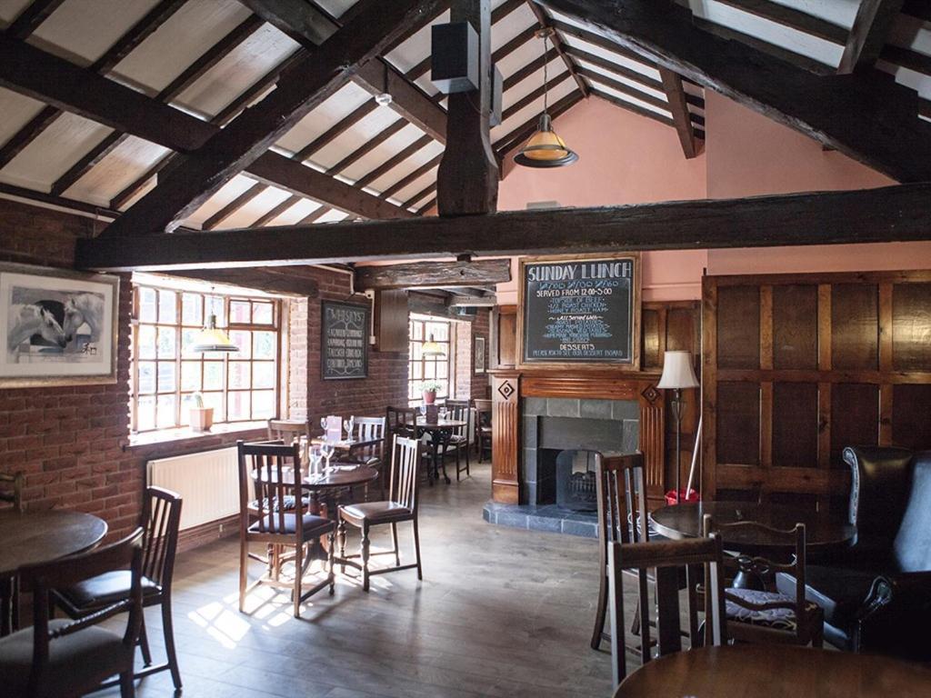 The Crewe Arms Hotel Exterior foto